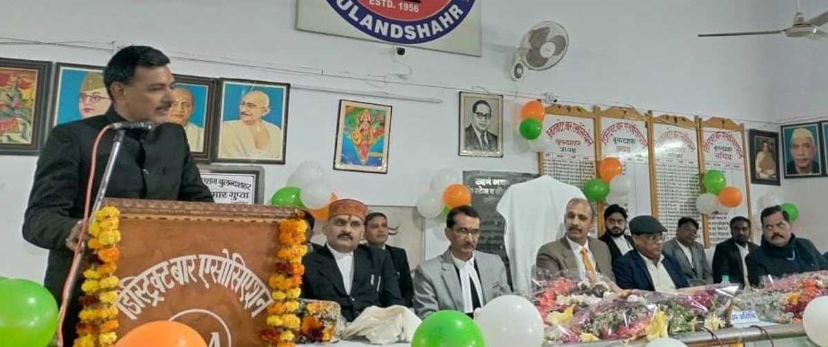 डिस्ट्रिक्ट बार एसोसिएशन बुलंदशहर में शपथ ग्रहण समारोह का किया गया आयोजन